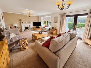 Lounge- click for photo gallery